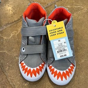 Cat and Jack Kane Shark Sneakers size 11. NWT
